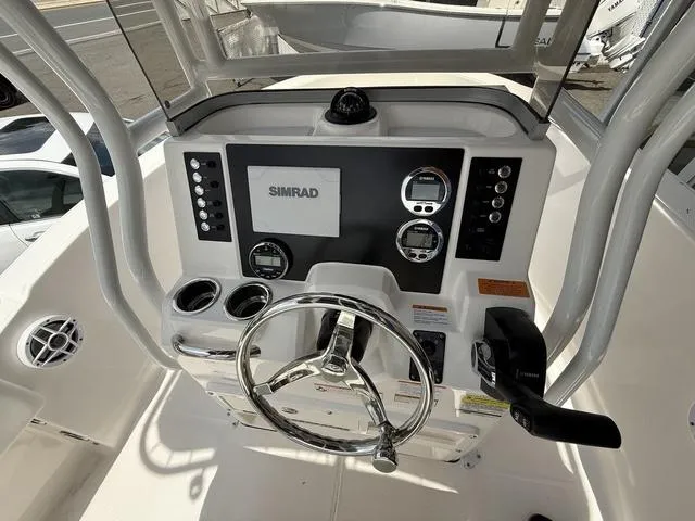 Slide: The Image of Robalo R180 Center Console 2024 - 9