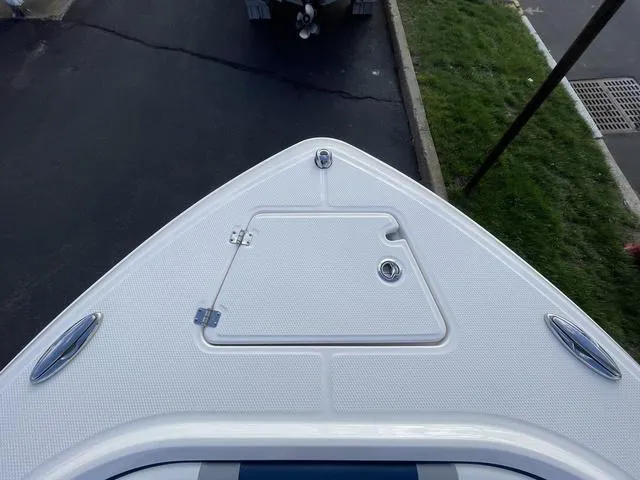 Slide: The Image of Robalo R230 Center Console 2023 - 7