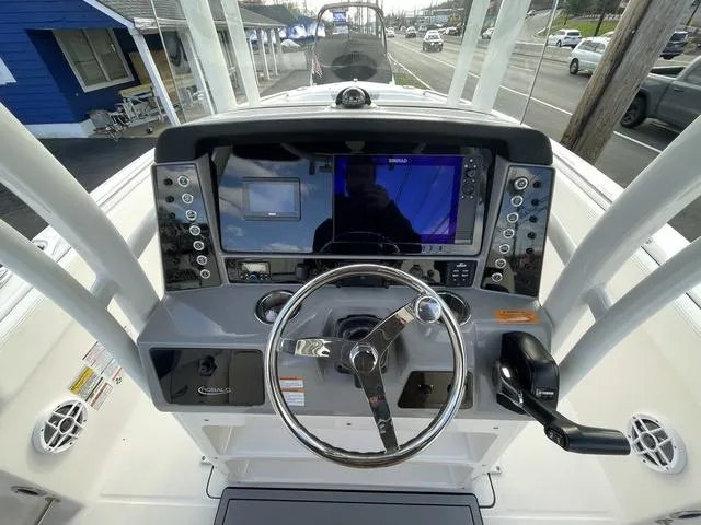 Slide: The Image of Robalo R230 Center Console 2023 - 8