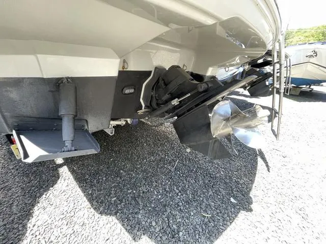 Slide: The Image of Crownline Boats 264 CR 2019 - 6