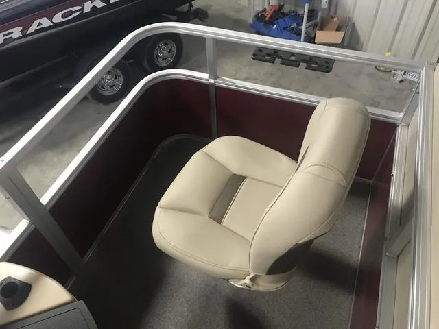 Slide: The Image of Sun Tracker Bass Buggy 18 DLX 2019 - 14