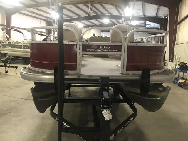 Slide: The Image of Sun Tracker Bass Buggy 18 DLX 2019 - 3