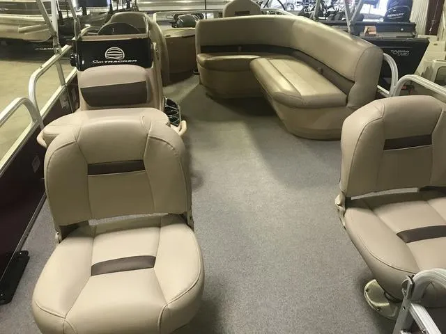 Slide: The Image of Sun Tracker Bass Buggy 18 DLX 2019 - 5