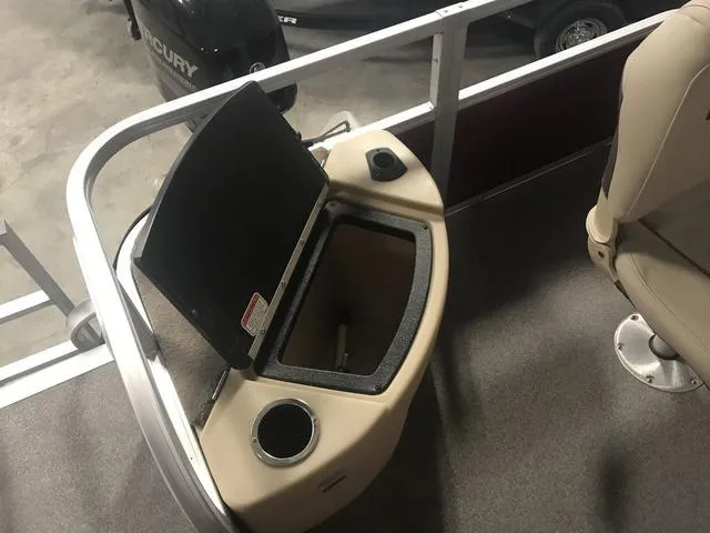 Slide: The Image of Sun Tracker Bass Buggy 18 DLX 2019 - 9