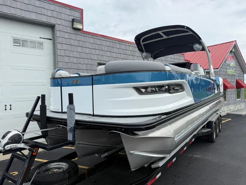 Slide: The Image of 2025 Avalon 2785 Excalibur LTD ELW pontoon boat with twin Mercury Racing 500R engines. - 3