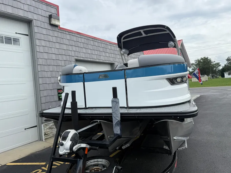 Slide: The Image of 2025 Avalon 2785 Excalibur LTD ELW boat with twin Mercury Racing 500R engines. - 4