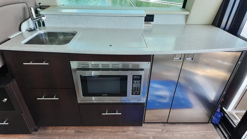 Slide: The Image of Regal 42 Fly 2018 - 10