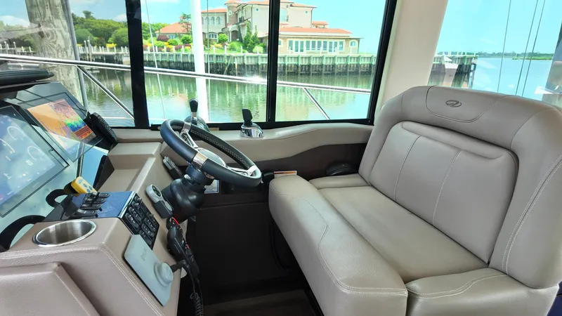 Slide: The Image of Regal 42 Fly 2018 - 13