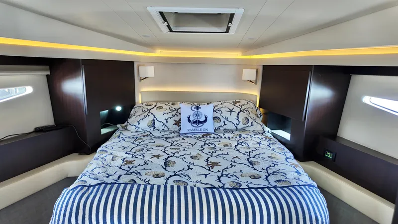 Slide: The Image of Regal 42 Fly 2018 - 14