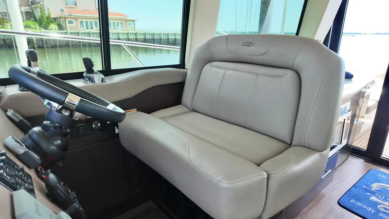 Slide: The Image of Regal 42 Fly 2018 - 15