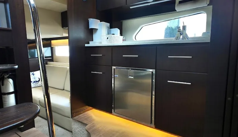 Slide: The Image of Regal 42 Fly 2018 - 16