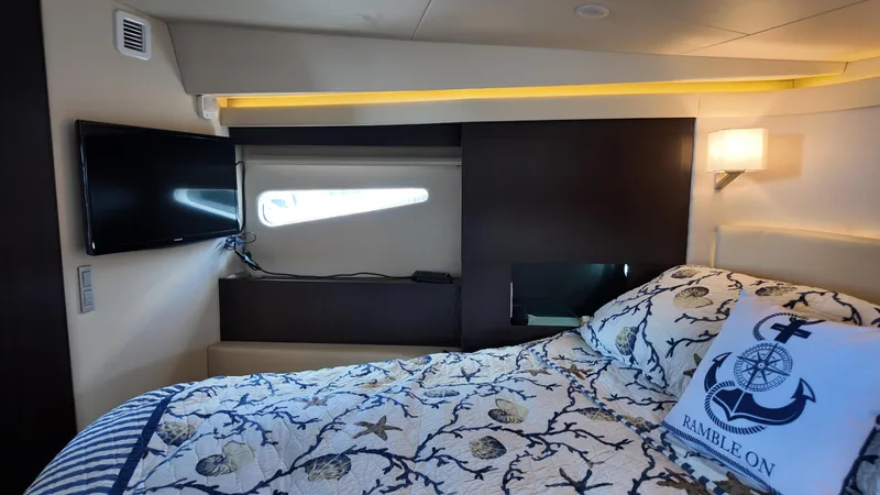 Slide: The Image of Regal 42 Fly 2018 - 18