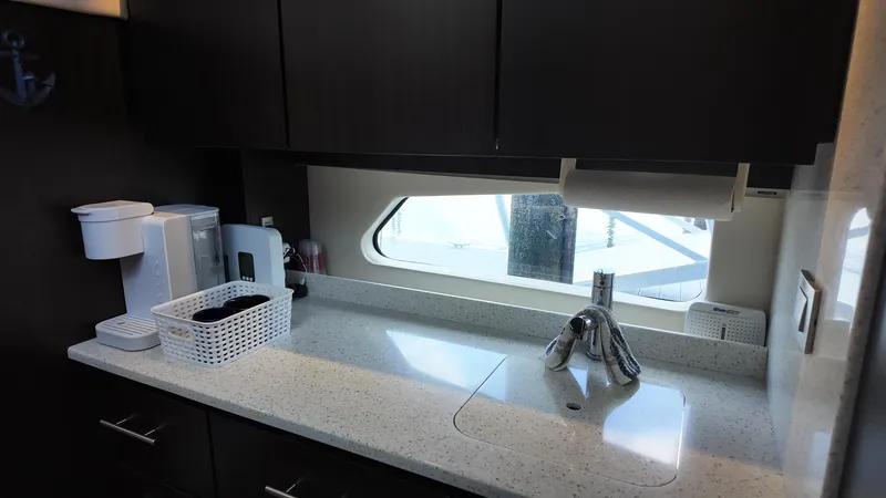 Slide: The Image of Regal 42 Fly 2018 - 20