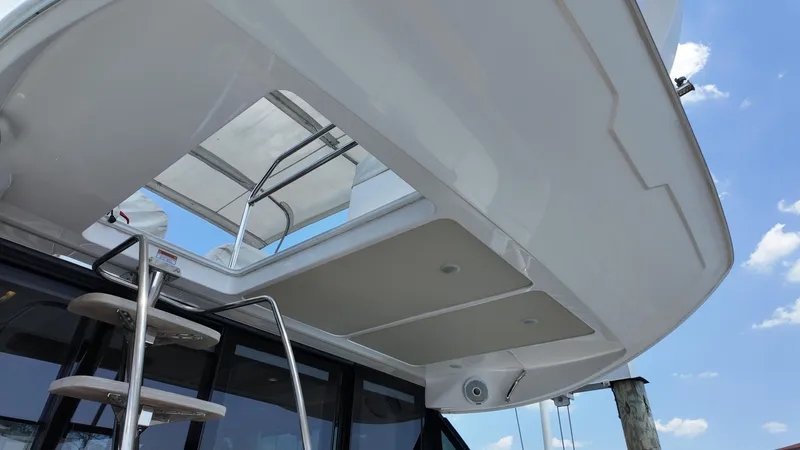 Slide: The Image of Regal 42 Fly 2018 - 21