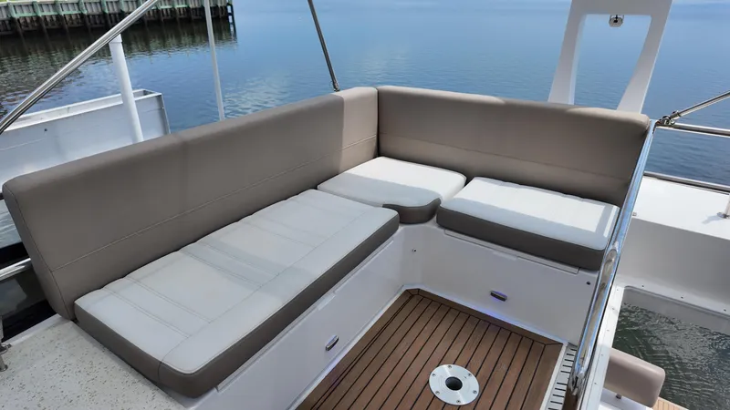 Slide: The Image of Regal 42 Fly 2018 - 23