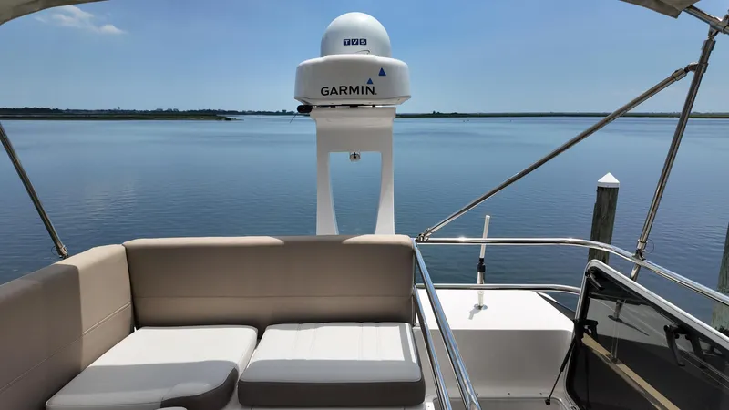 Slide: The Image of Regal 42 Fly 2018 - 25