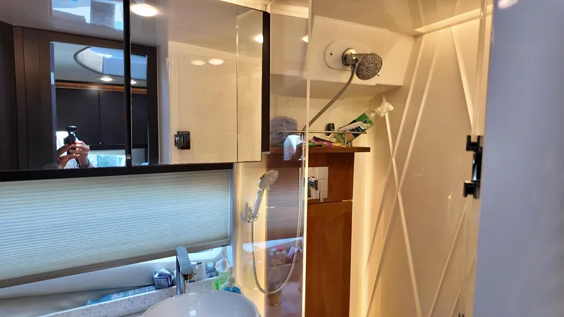 Slide: The Image of Regal 42 Fly 2018 - 29