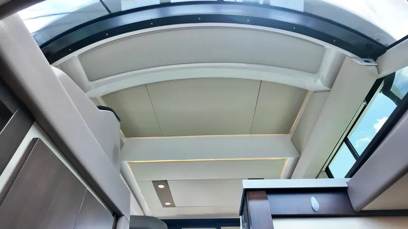 Slide: The Image of Regal 42 Fly 2018 - 32