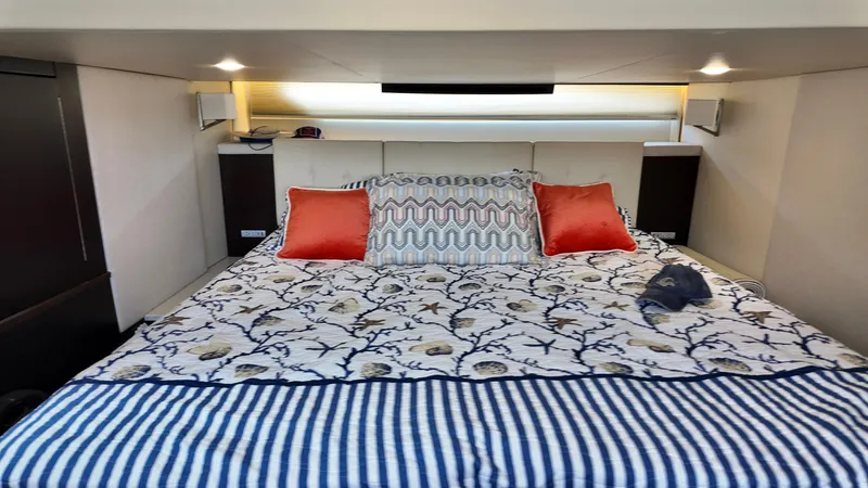 Slide: The Image of Regal 42 Fly 2018 - 33