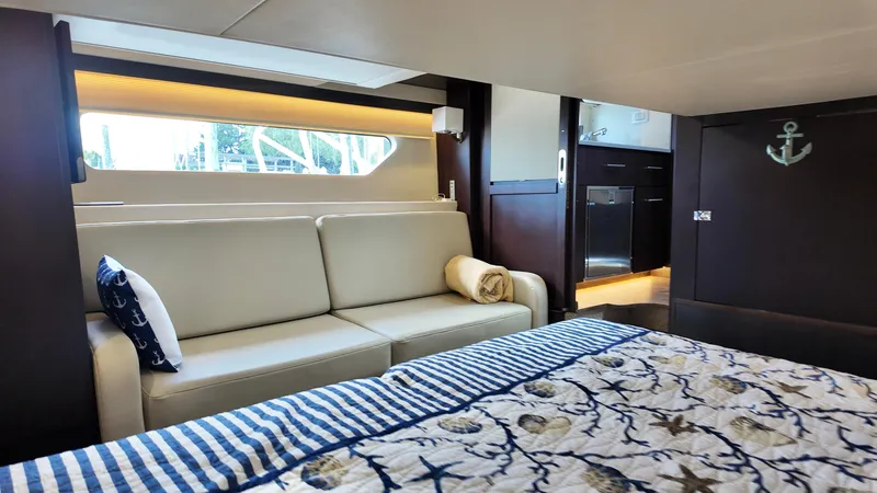 Slide: The Image of Regal 42 Fly 2018 - 34