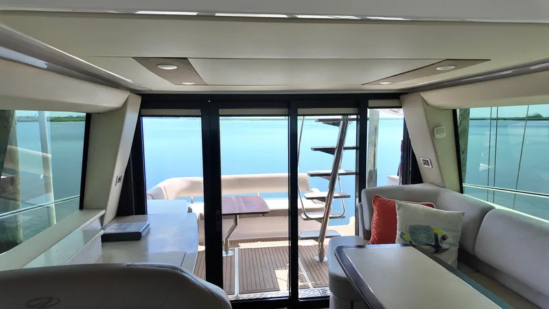 Slide: The Image of Regal 42 Fly 2018 - 36