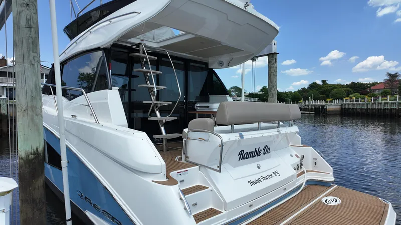 Slide: The Image of Regal 42 Fly 2018 - 4