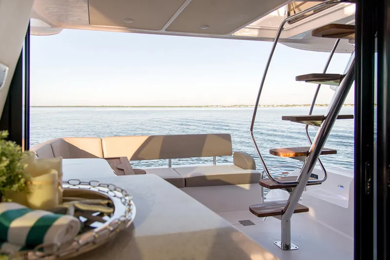 Slide: The Image of Regal 42 Fly 2018 - 46