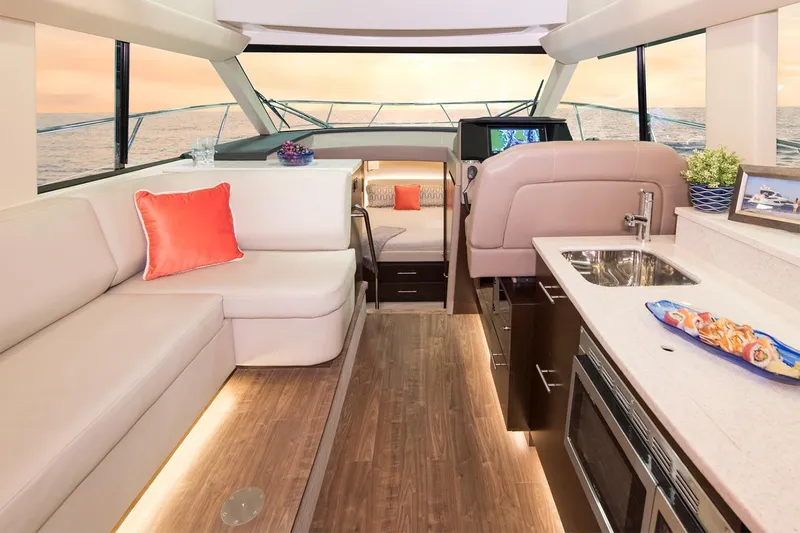 Slide: The Image of Regal 42 Fly 2018 - 49