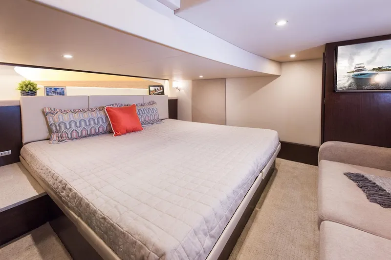 Slide: The Image of Regal 42 Fly 2018 - 52