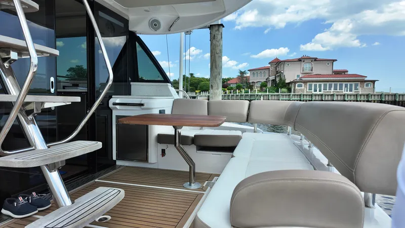 Slide: The Image of Regal 42 Fly 2018 - 6