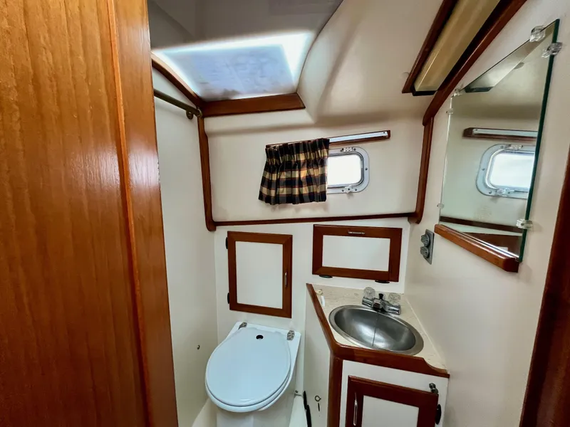 Slide: The Image of Cape Dory 28 1991 - 6