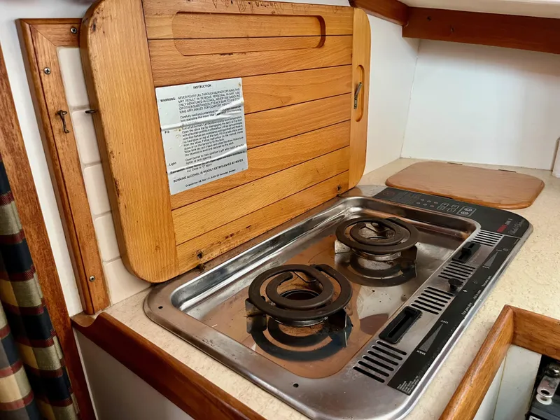 Slide: The Image of Cape Dory 28 1991 - 8