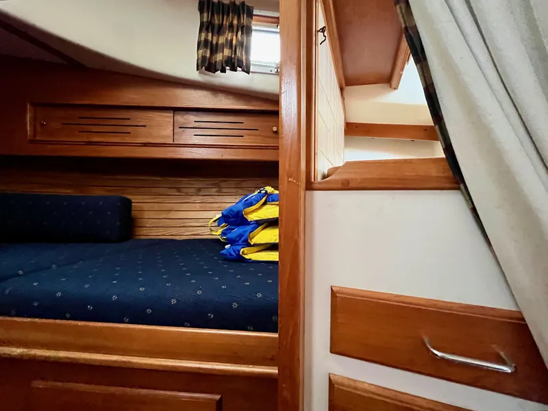 Slide: The Image of Cape Dory 28 1991 - 9