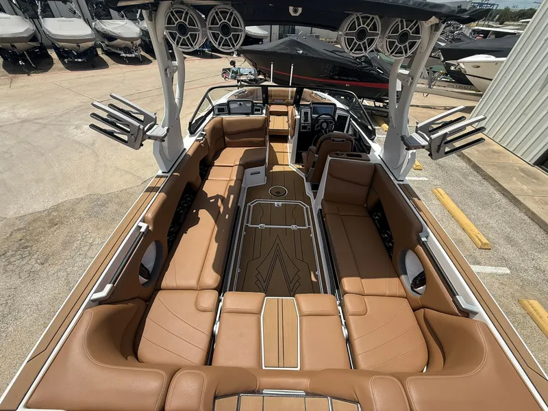 Slide: The Image of 2022 SUPRA SE 550 - Image 10 - 10