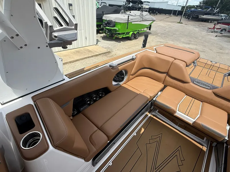 Slide: The Image of 2022 SUPRA SE 550 - Image 14 - 14