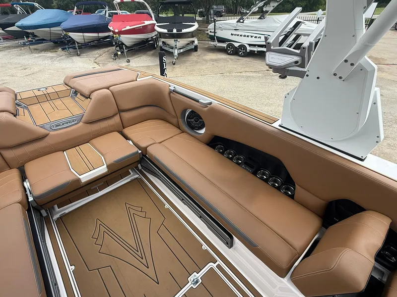 Slide: The Image of 2022 SUPRA SE 550 - Image 16 - 16