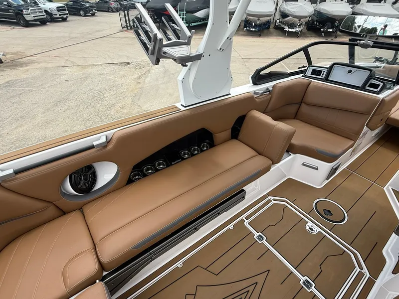 Slide: The Image of 2022 SUPRA SE 550 - Image 17 - 17