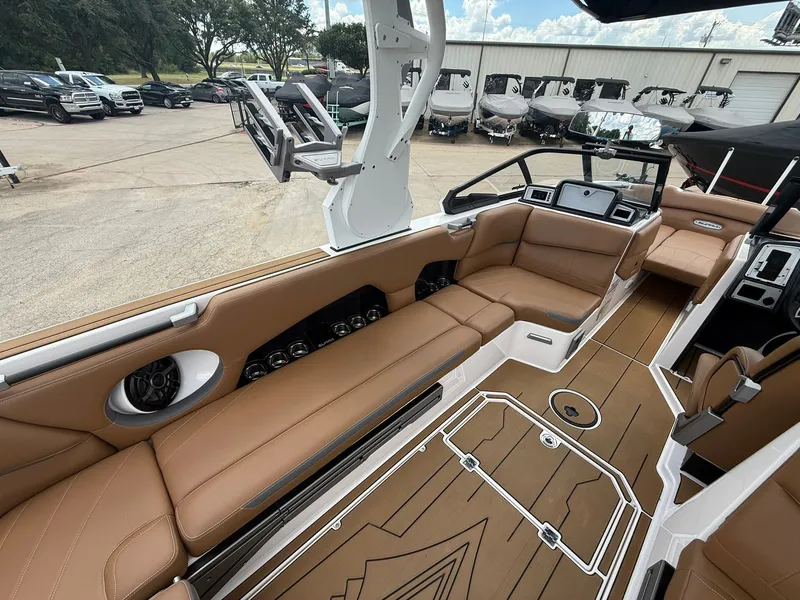 Slide: The Image of 2022 SUPRA SE 550 - Image 18 - 18