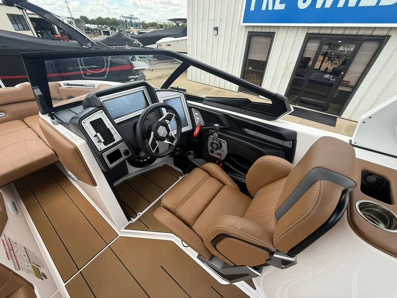 Slide: The Image of 2022 SUPRA SE 550 - Image 19 - 19