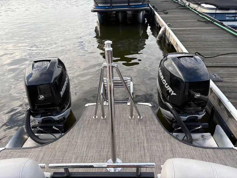 Slide: The Image of South Bay 500 Series 525RS Twin-3.0+ 2020 - 10