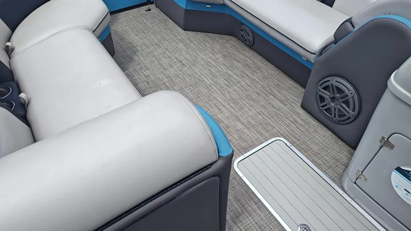 Slide: The Image of South Bay 500 Series 525RS Twin-3.0+ 2020 - 16