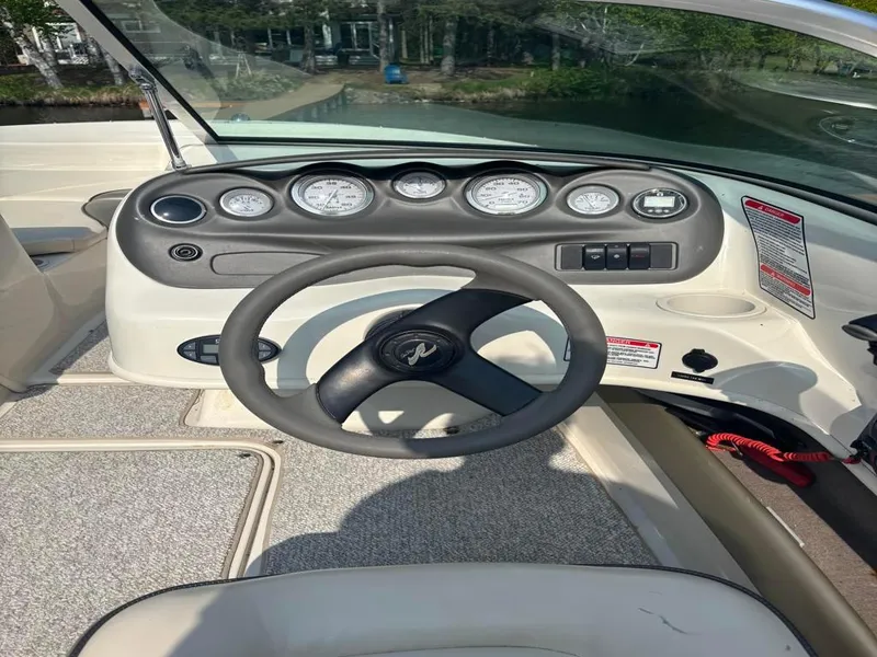 Slide: The Image of Sea Ray 180 Bow Rider 2004 - 10