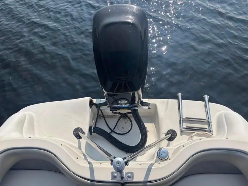 Slide: The Image of Sea Ray 180 Bow Rider 2004 - 12