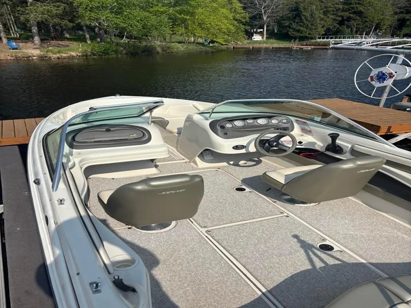 Slide: The Image of Sea Ray 180 Bow Rider 2004 - 7