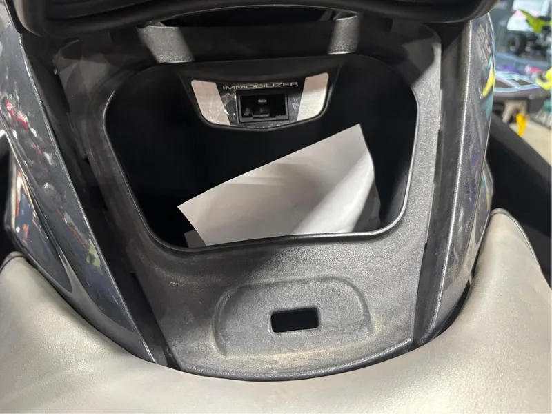 Slide: The Image of Kawasaki Jet Ski Ultra LX 2019 - 4