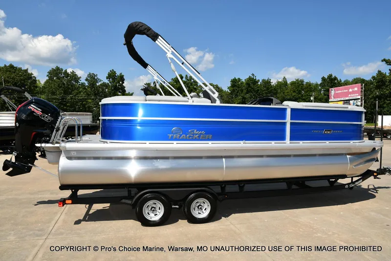 Slide: The Image of Sun Tracker Party Barge 22 DLX 2026 - 13