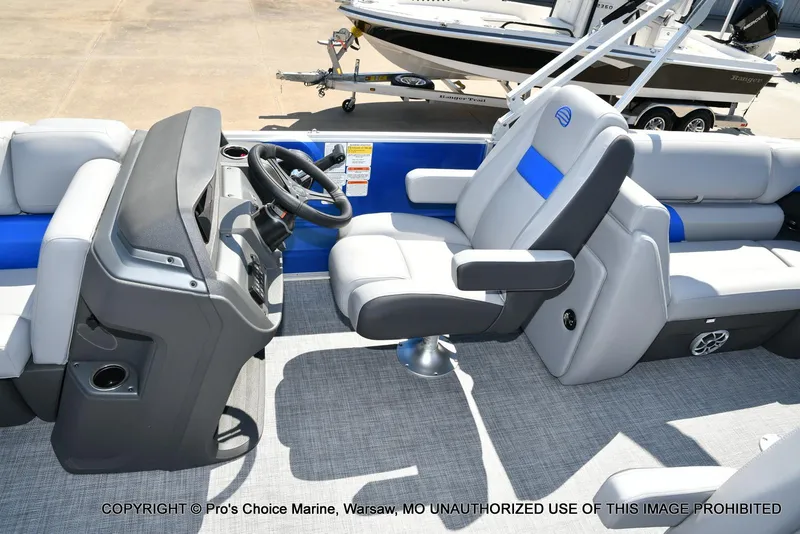 Slide: The Image of Sun Tracker Party Barge 22 DLX 2026 - 25