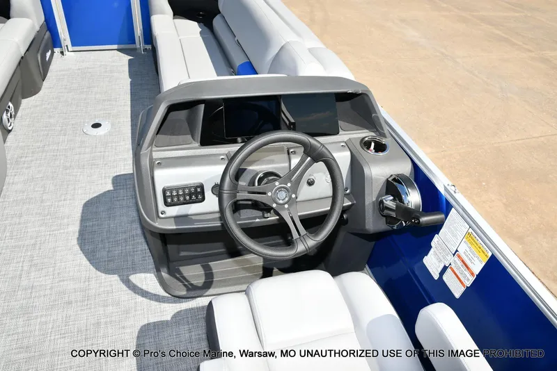 Slide: The Image of Sun Tracker Party Barge 22 DLX 2026 - 28