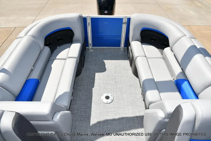 Slide: The Image of Sun Tracker Party Barge 22 DLX 2026 - 33