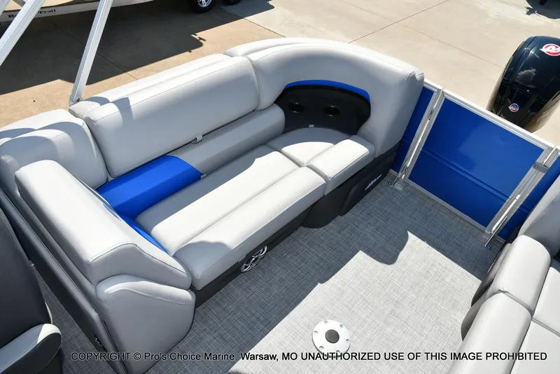 Slide: The Image of Sun Tracker Party Barge 22 DLX 2026 - 34